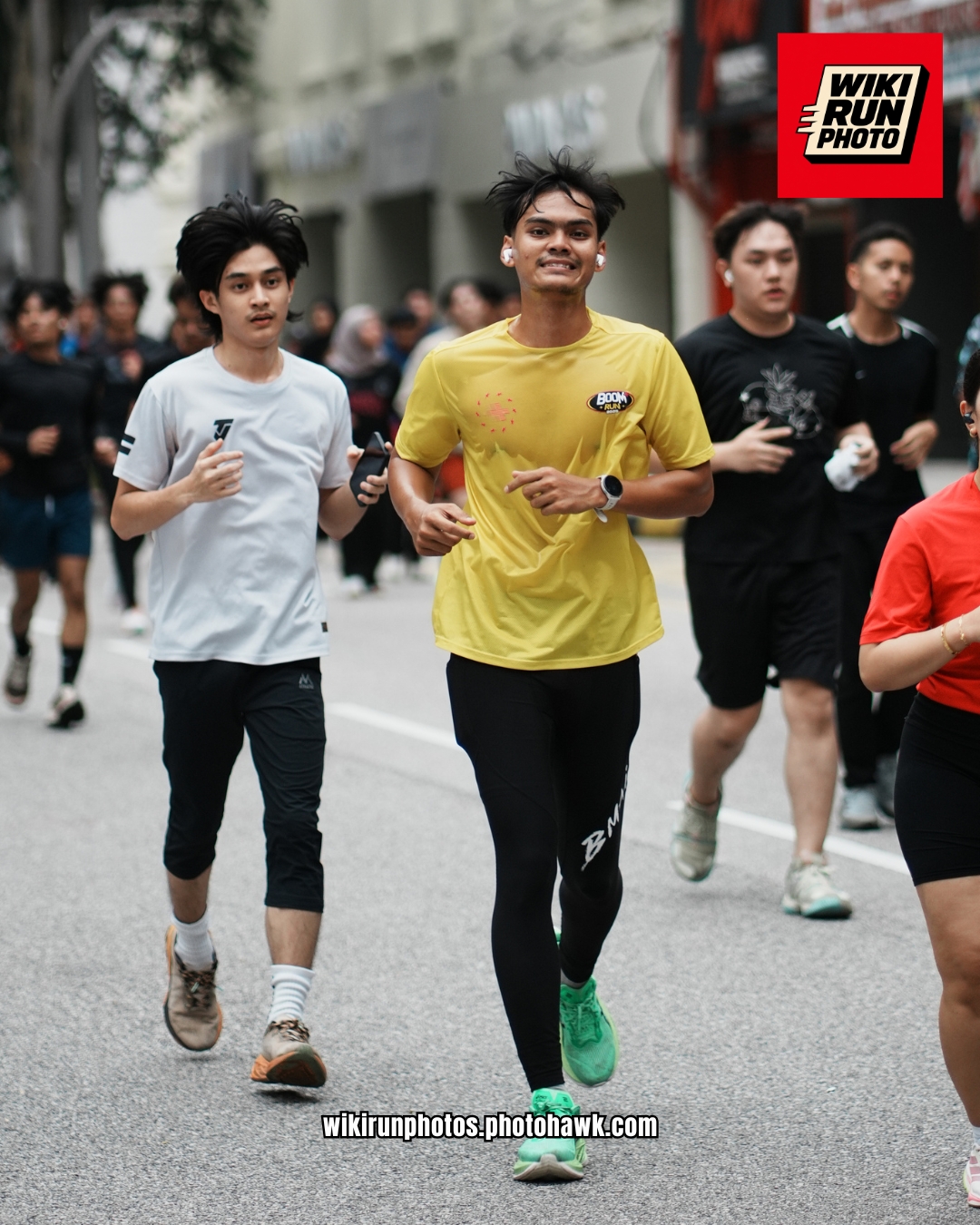 Smiling runner in a yellow shirt.